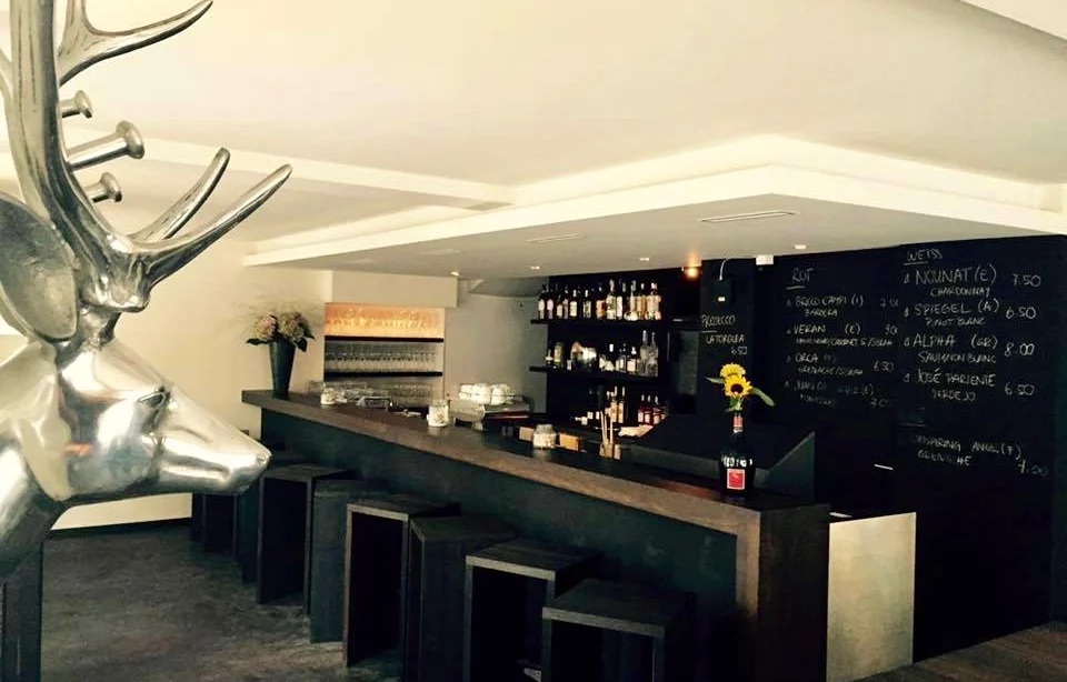 artektur Innenarchitektur Zug Gastronomie Raumgestaltung Interiordesign Raumkonzepte Innenausbau Farbgestaltung Inneneinrichtung Bauen Umbauen Beleuchtung Rommdesign Bürogestaltung Innenarchitekt Interiordesigner Licht Akustik Feng Shui schöne Räume